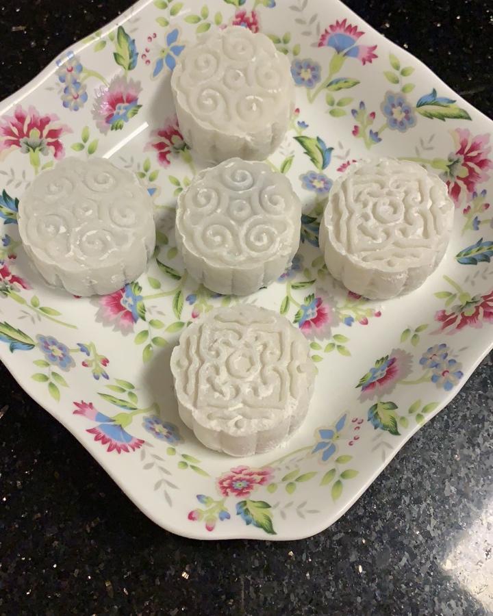 冰皮豆沙月饼