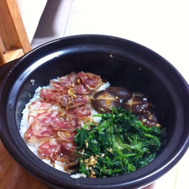 传统腊肠煲仔饭