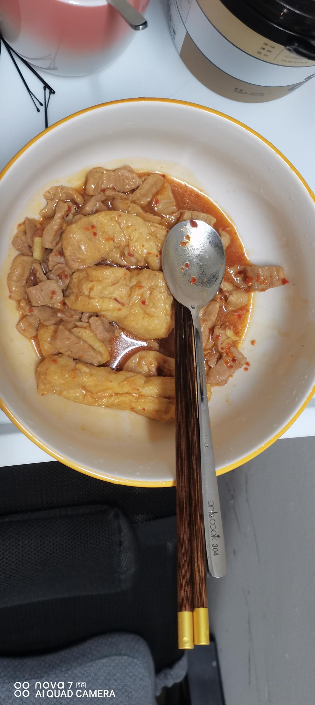 豆腐泡炒肉片
