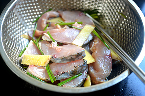 草鱼最美味的苏式吃法---苏式爆鱼的做法 步骤2