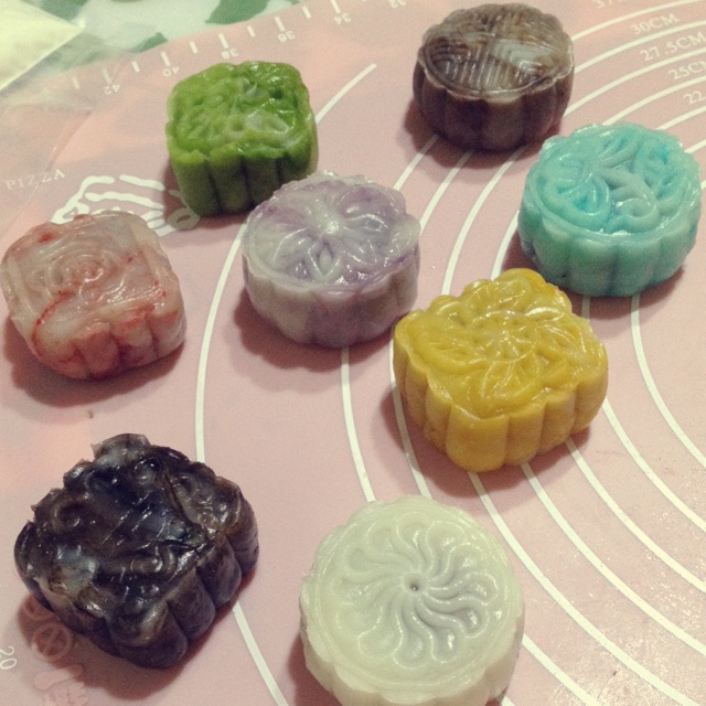 彩色冰皮月饼