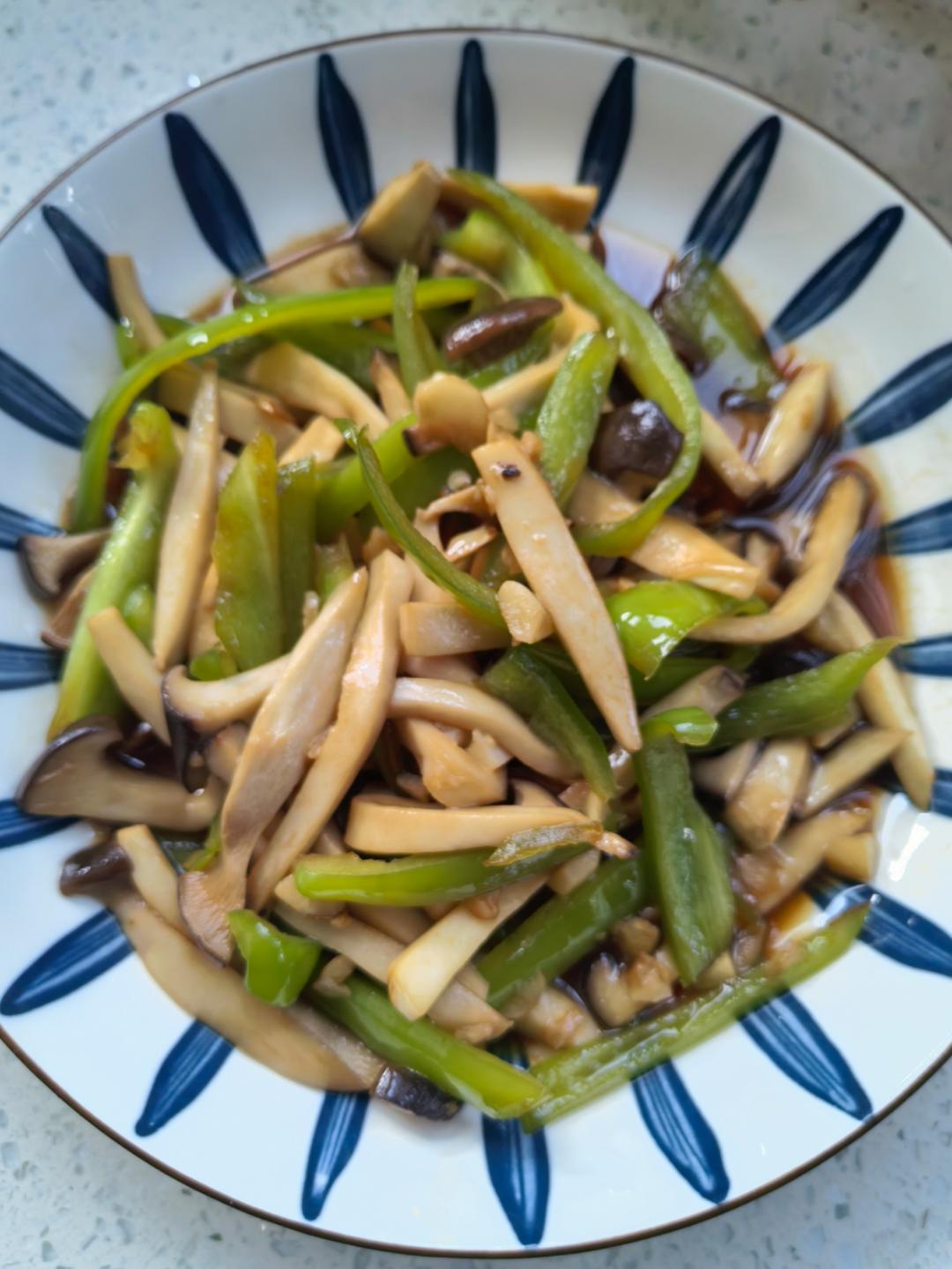 青椒素炒杏鲍菇