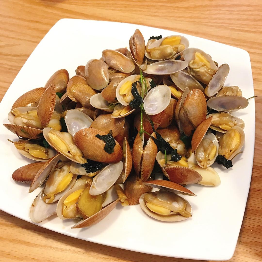 苍白的倩影做的紫苏豉汁炒花甲