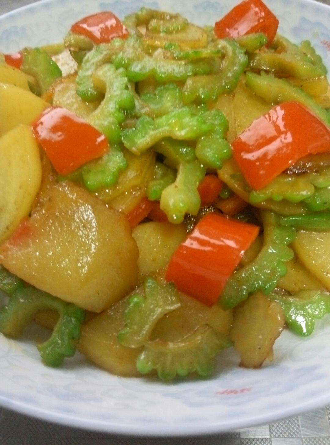 土豆片炒苦瓜的做法