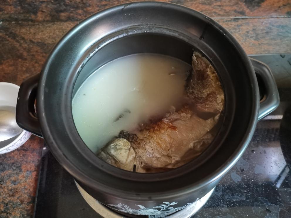 夏日祛湿除湿好汤——鲫鱼绵茵陈汤的做法