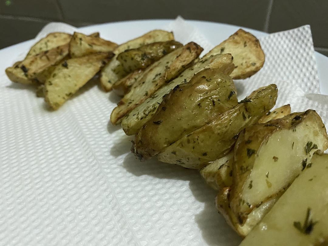 空气炸锅烤土豆/炸薯角的做法