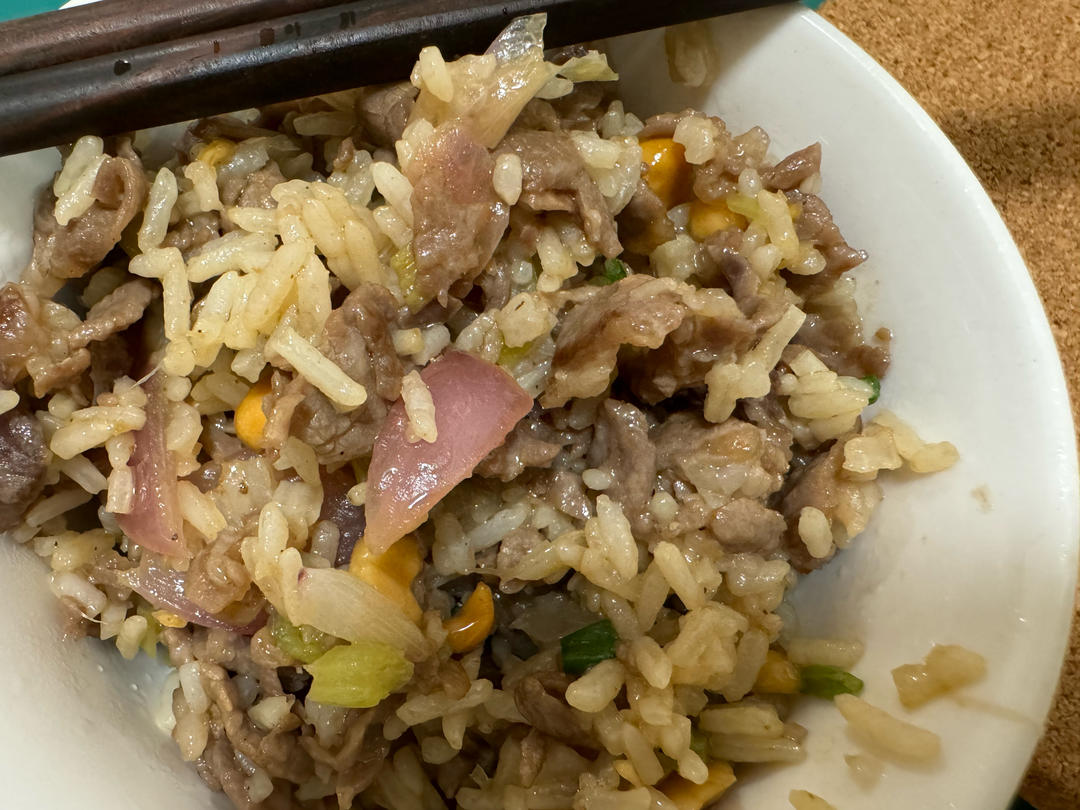 洋葱牛肉糜酱油蛋炒饭