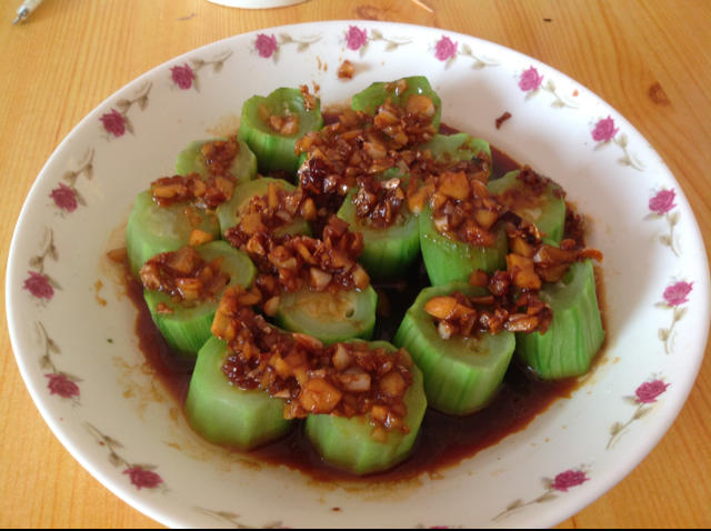 只需要五分钟就可以的美味蒜蓉蒸丝瓜