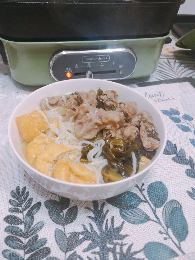 酸菜肥牛米线