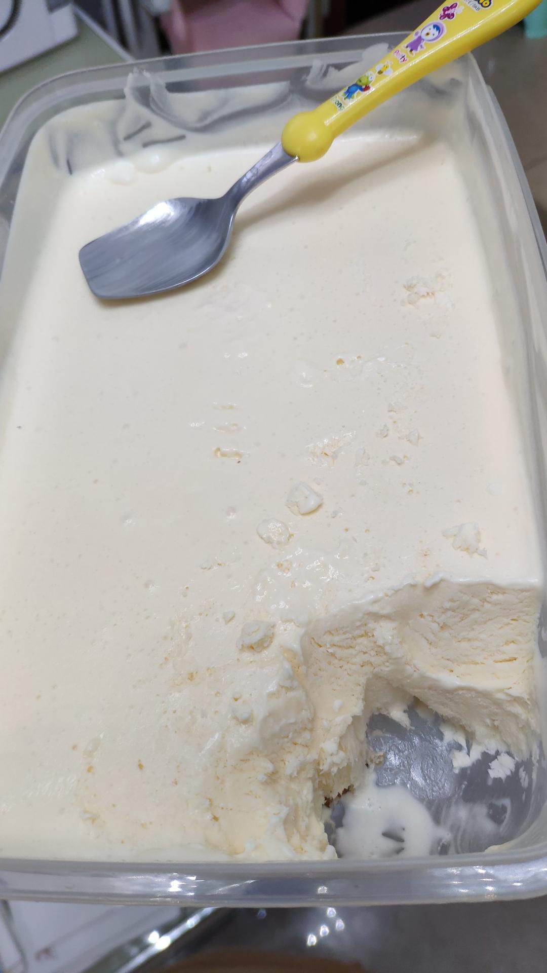 苞谷麻麻炖洋芋做的淡奶油冰淇淋