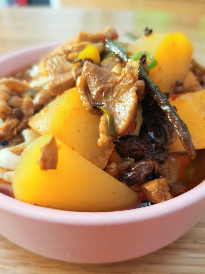 家常大盘鸡加手擀宽面