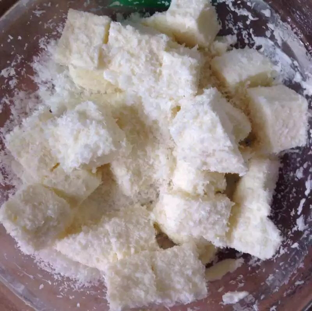 椰丝牛奶小方糕