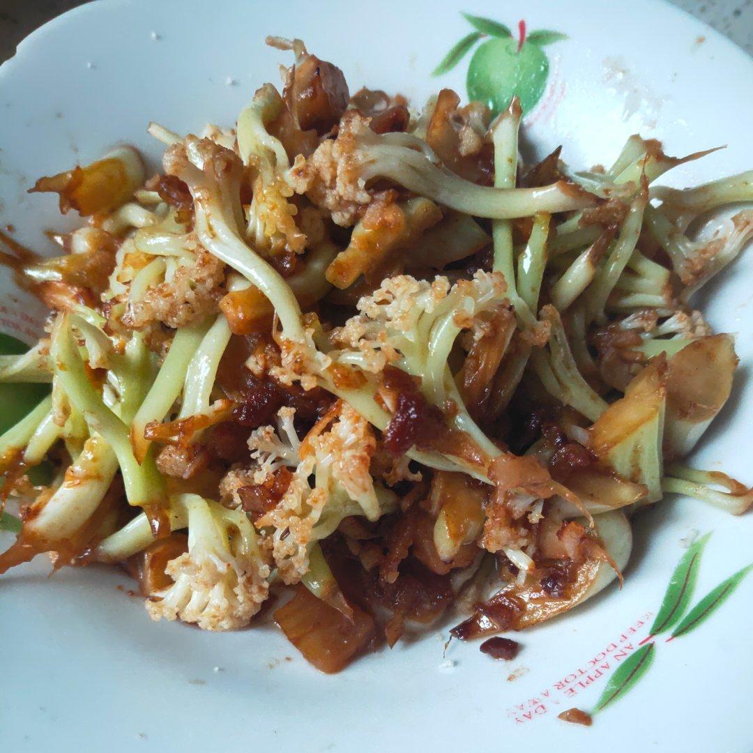 每次下馆子必点的脆脆的干锅花菜🙋
