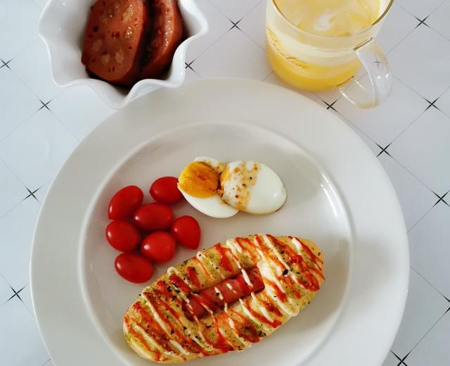 香肠面包(简易版本 不需要高筋粉 不需要黄油 不需要手套膜)的做法