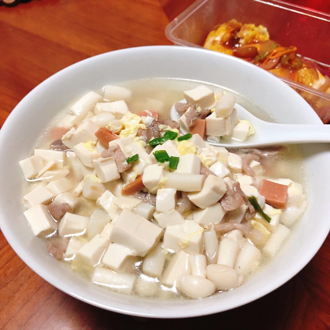 鲜掉眉毛的菌菇豆腐汤