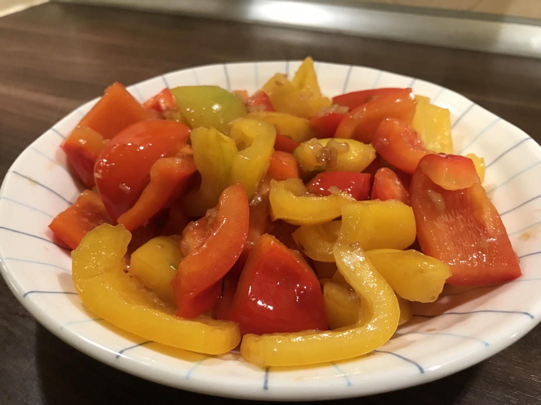 家常菜，爽口素炒青椒 灯笼椒