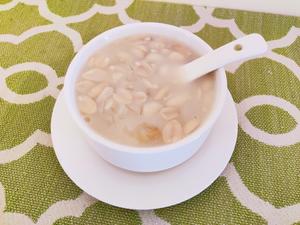 秋日必喝的甜汤，润肺除燥，粉糯香滑#牛奶花生藕粉银耳羹的做法 步骤4