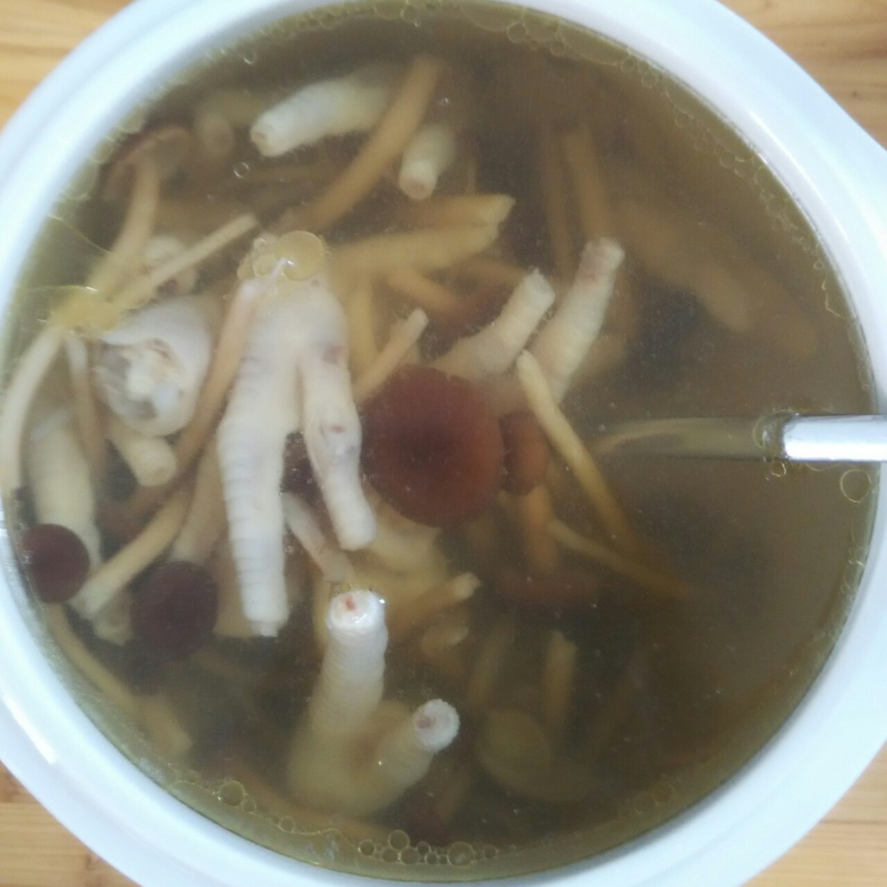茶树菇炖鸡脚汤