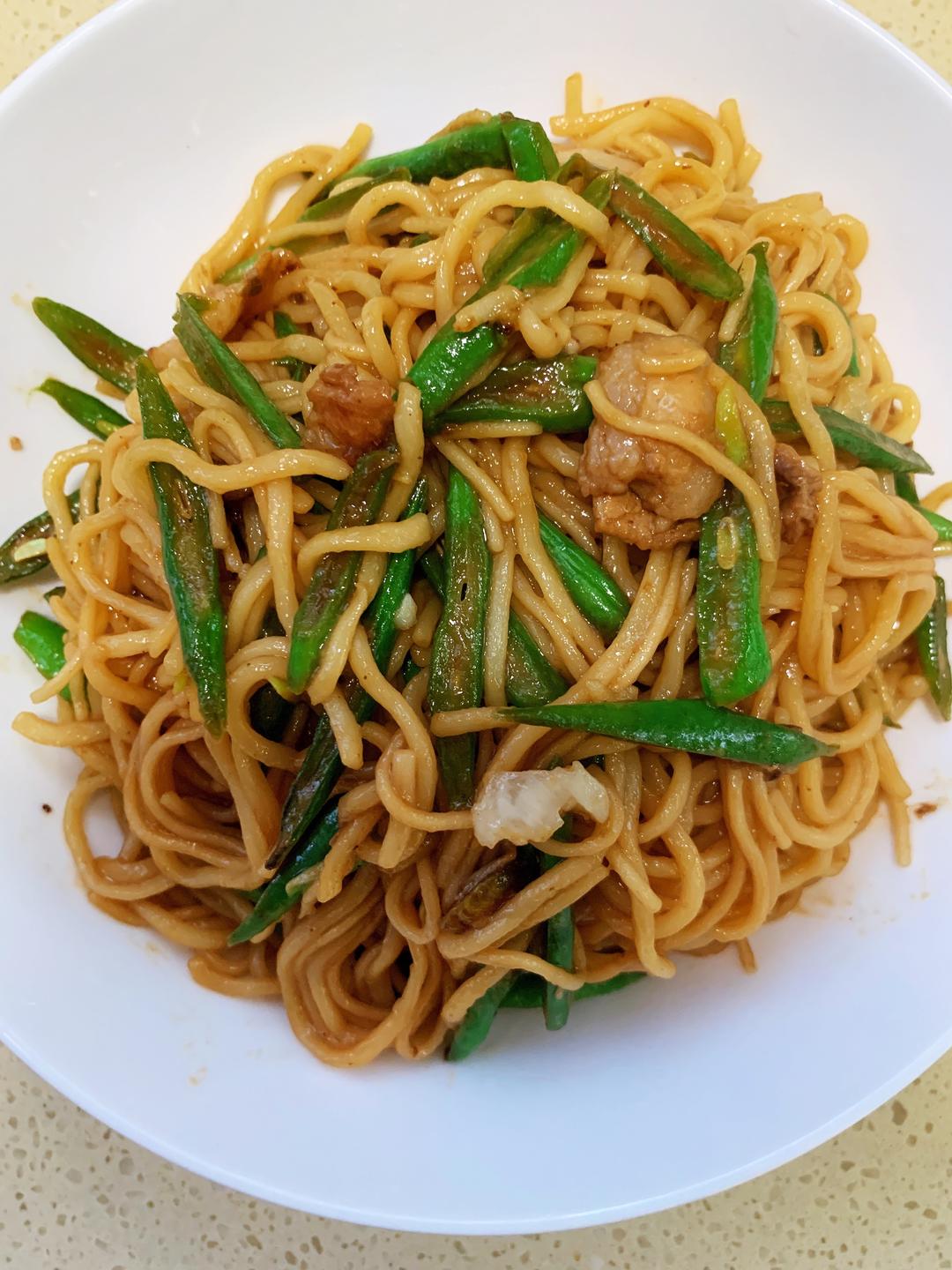 炒面（拼凑冰箱库存新开发的菜单）的做法