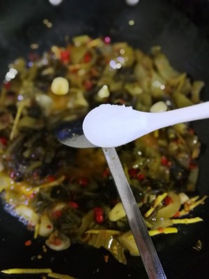 酸菜鱼的做法 步骤7