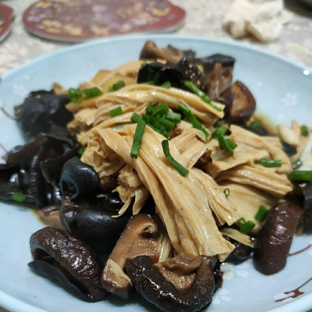 快手菜“半半素盘”（腐竹 木耳 香菇）