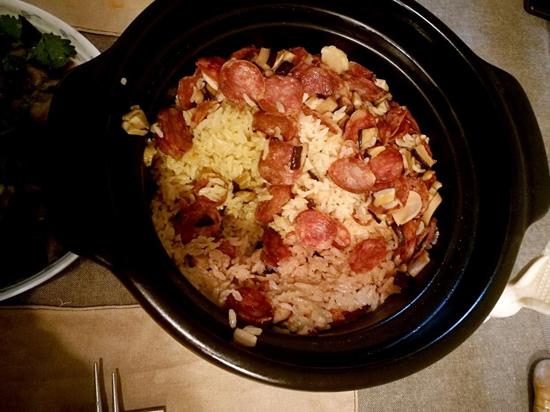 电饭锅版香菇腊肠饭