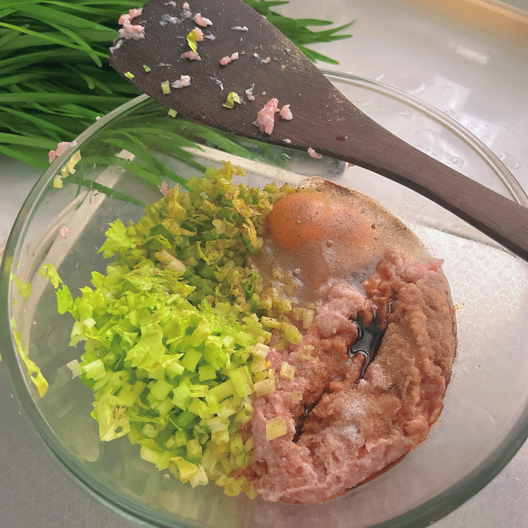 经典芹菜猪肉馅(不是经典我不发)