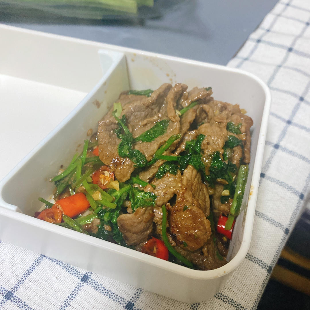 〈小炒黄牛肉〉，这个太好吃了。欣小厨 😉