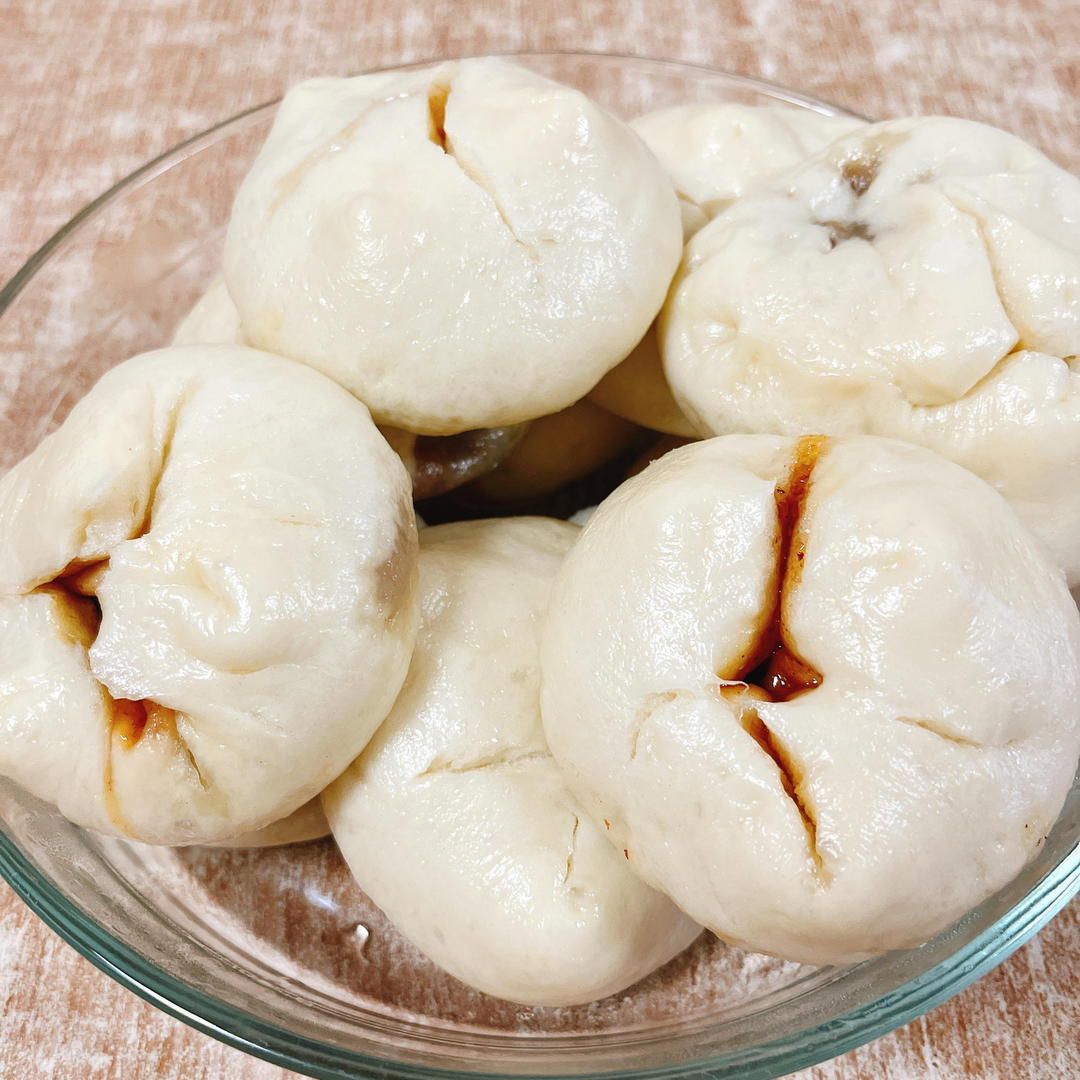云朵般松软爆浆蜜汁叉烧包