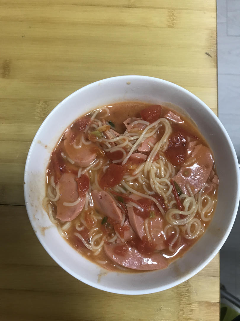 好吃到舔碗‼️酱汁浓郁美味的茄汁火腿焖面