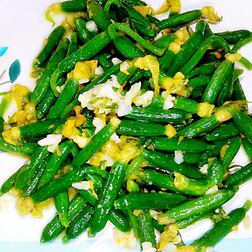 精致的人生做的清炒顶花小黄瓜