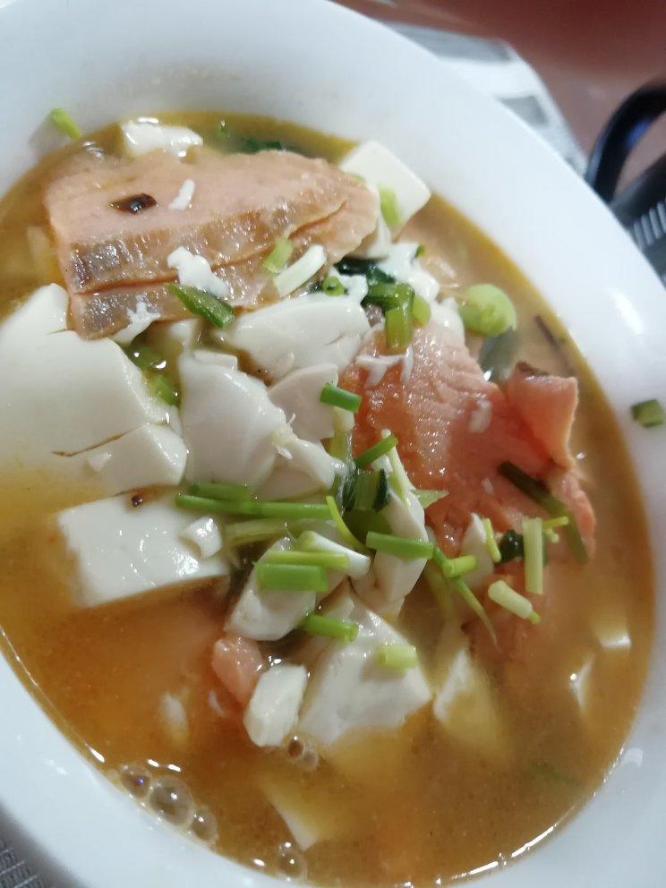 烟熏三文鱼烩豆腐