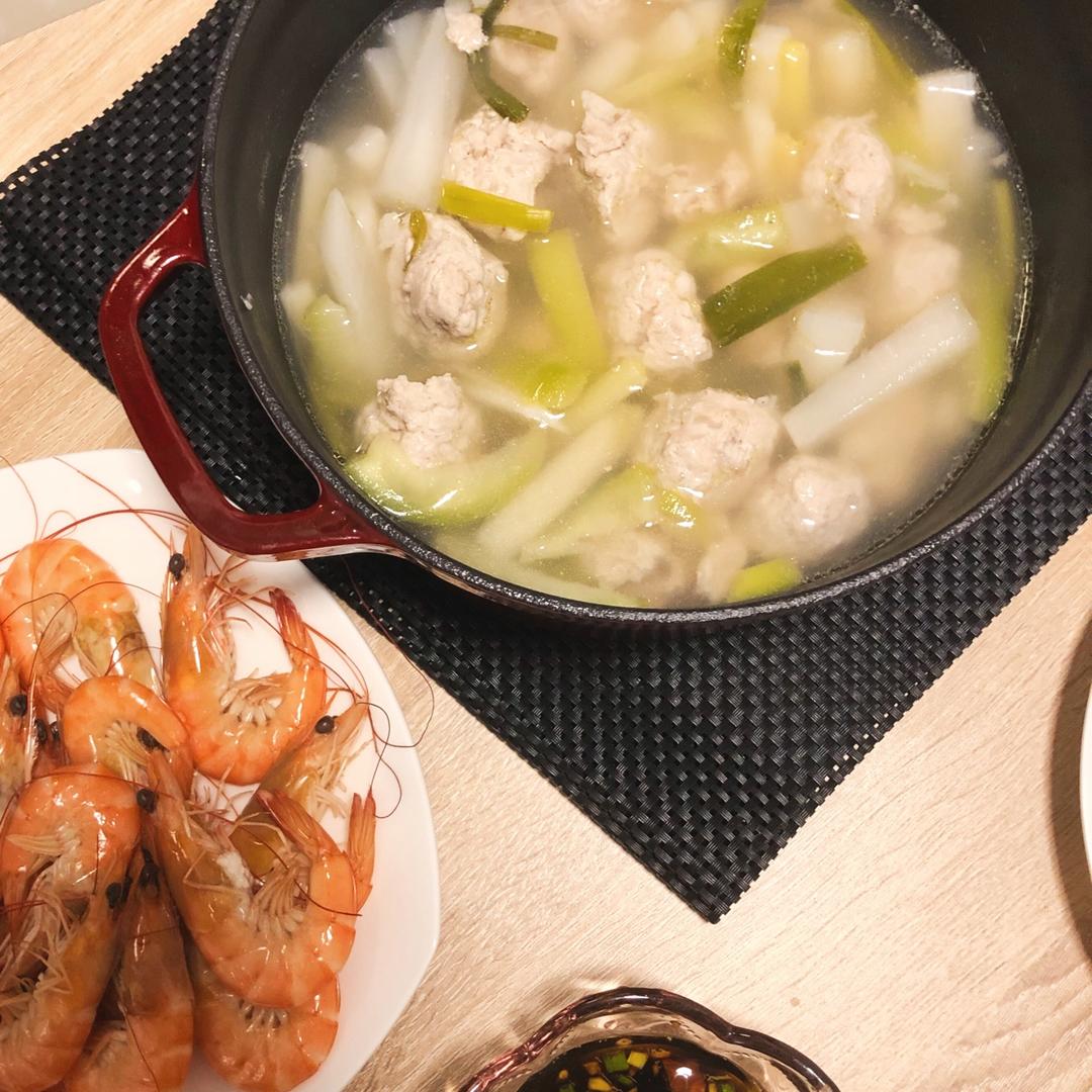 手工肉丸炖素三宝（丝瓜、白萝卜、山药）