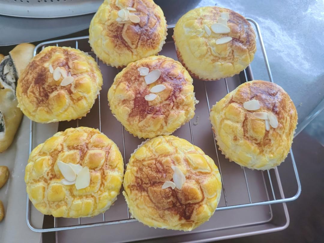 好吃到炸裂的港式菠萝包（附带制作酥皮的小视频）