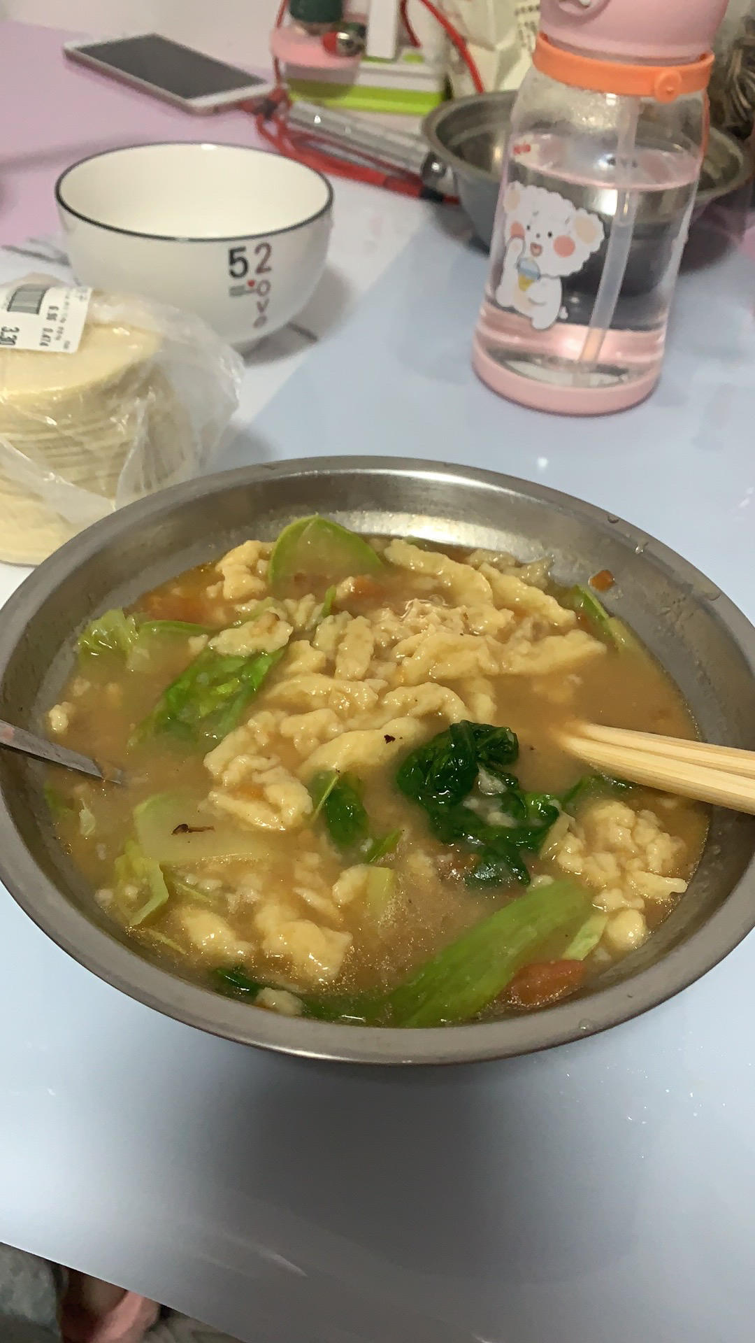 不用揉面就能吃的美味面食——西红柿小鱼面疙瘩