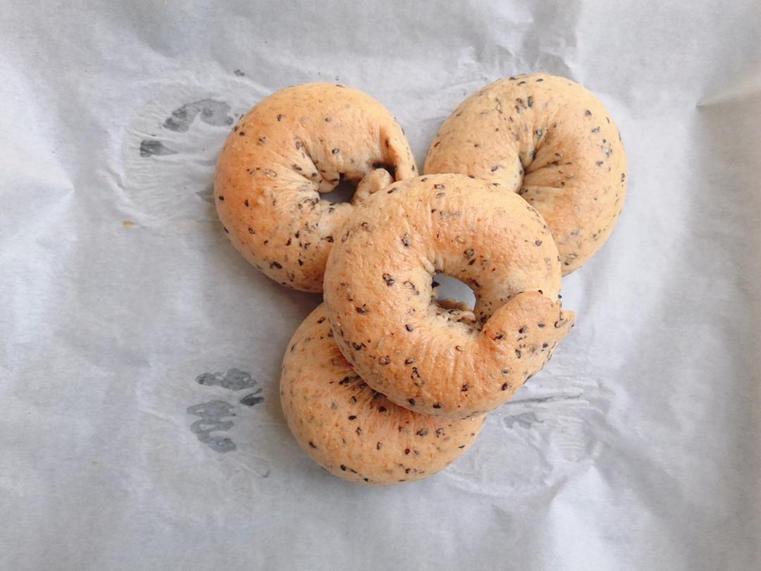 无油低糖的健康主食面包：芝麻贝果