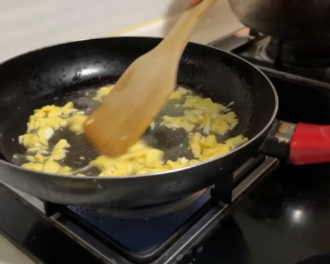 零厨艺也会做的蛋炒饭的做法 步骤6