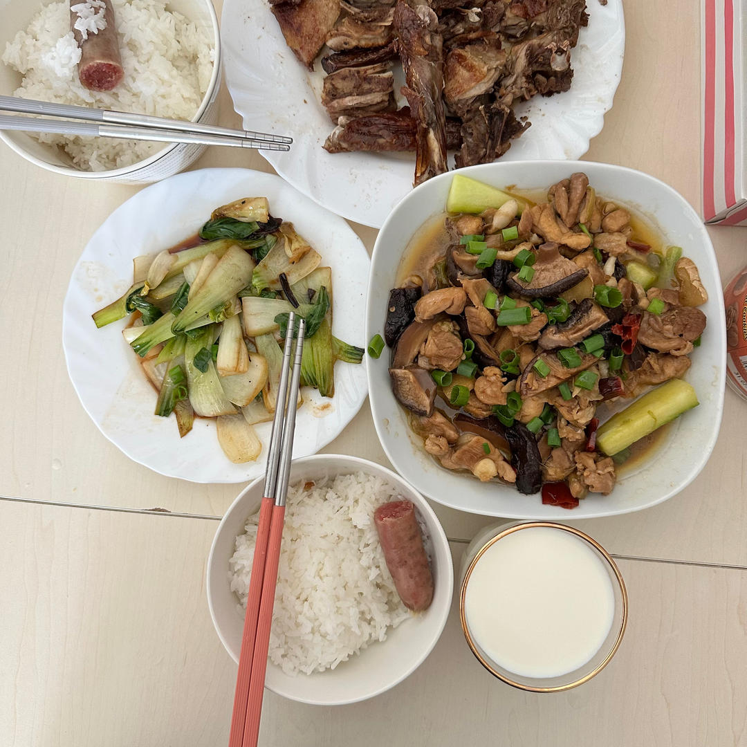 小鸡炖蘑菇
