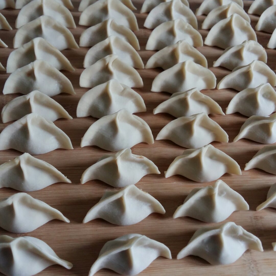 芹菜胡萝卜猪肉水饺