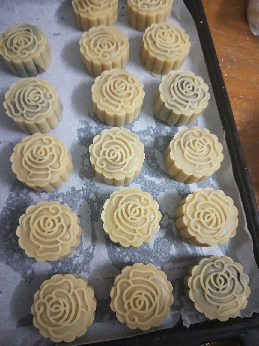 广式月饼—蛋黄莲蓉月饼