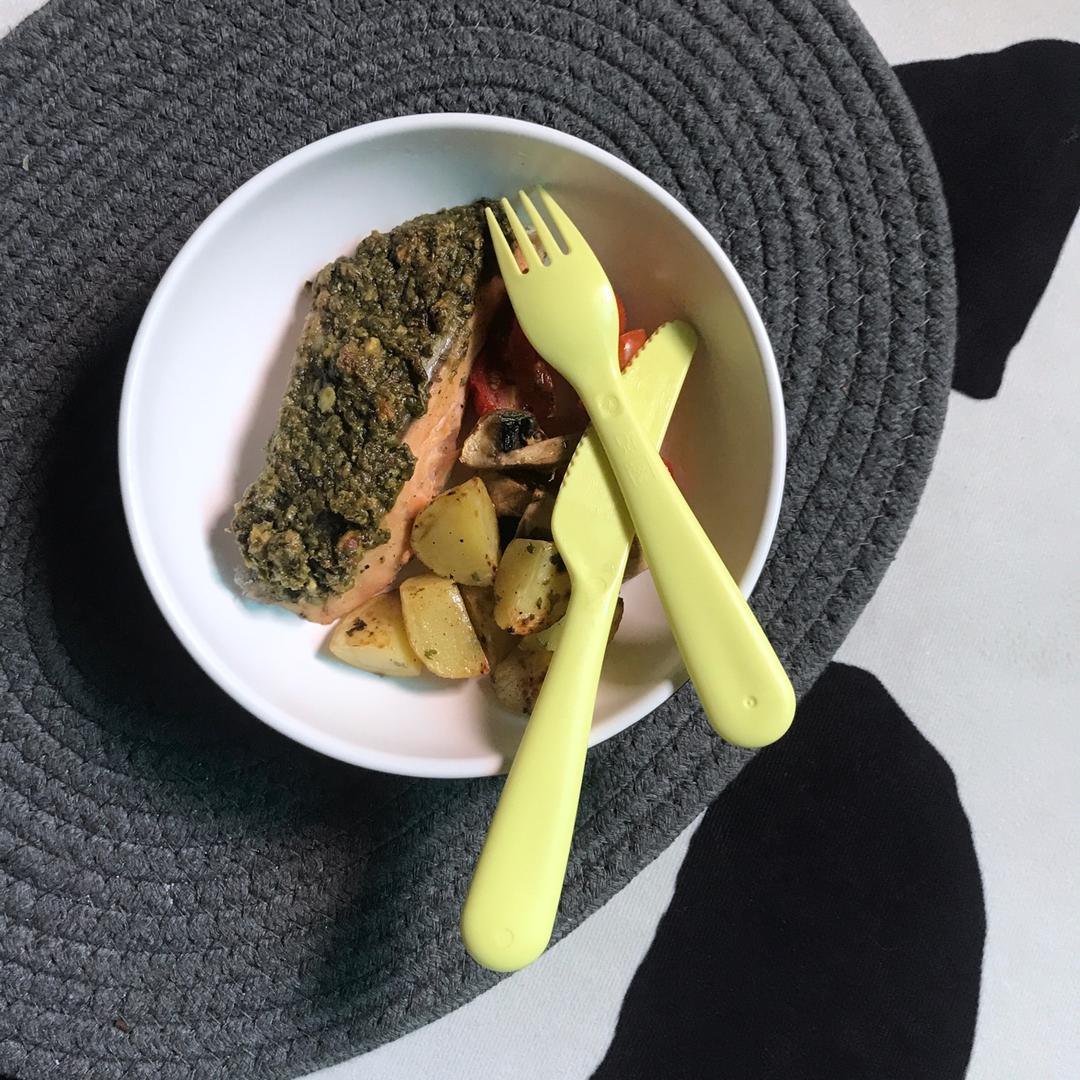 罗勒青酱烤三文鱼-北鼎烤箱食谱