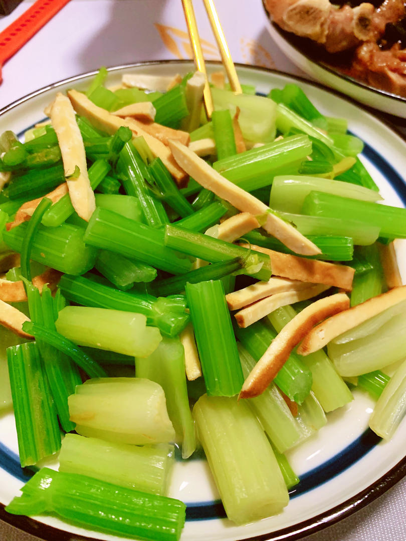 芹菜炒香干