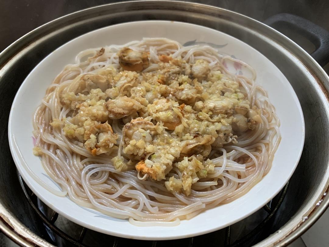 牛辣君做的蒜蓉扇贝肉蒸粉丝