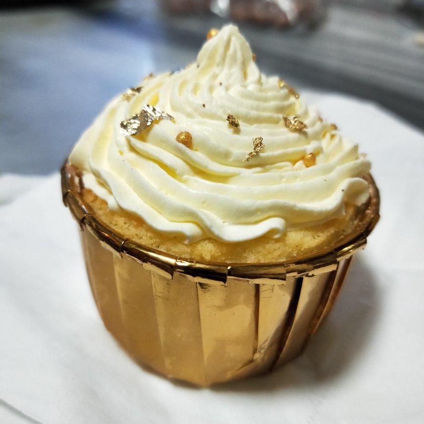 国荣gg做的小清新草莓奶油cupcake戚风蛋糕杯