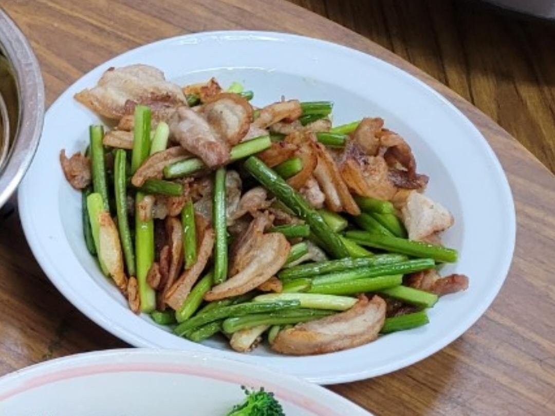 超级下饭的蒜苔炒腊肉