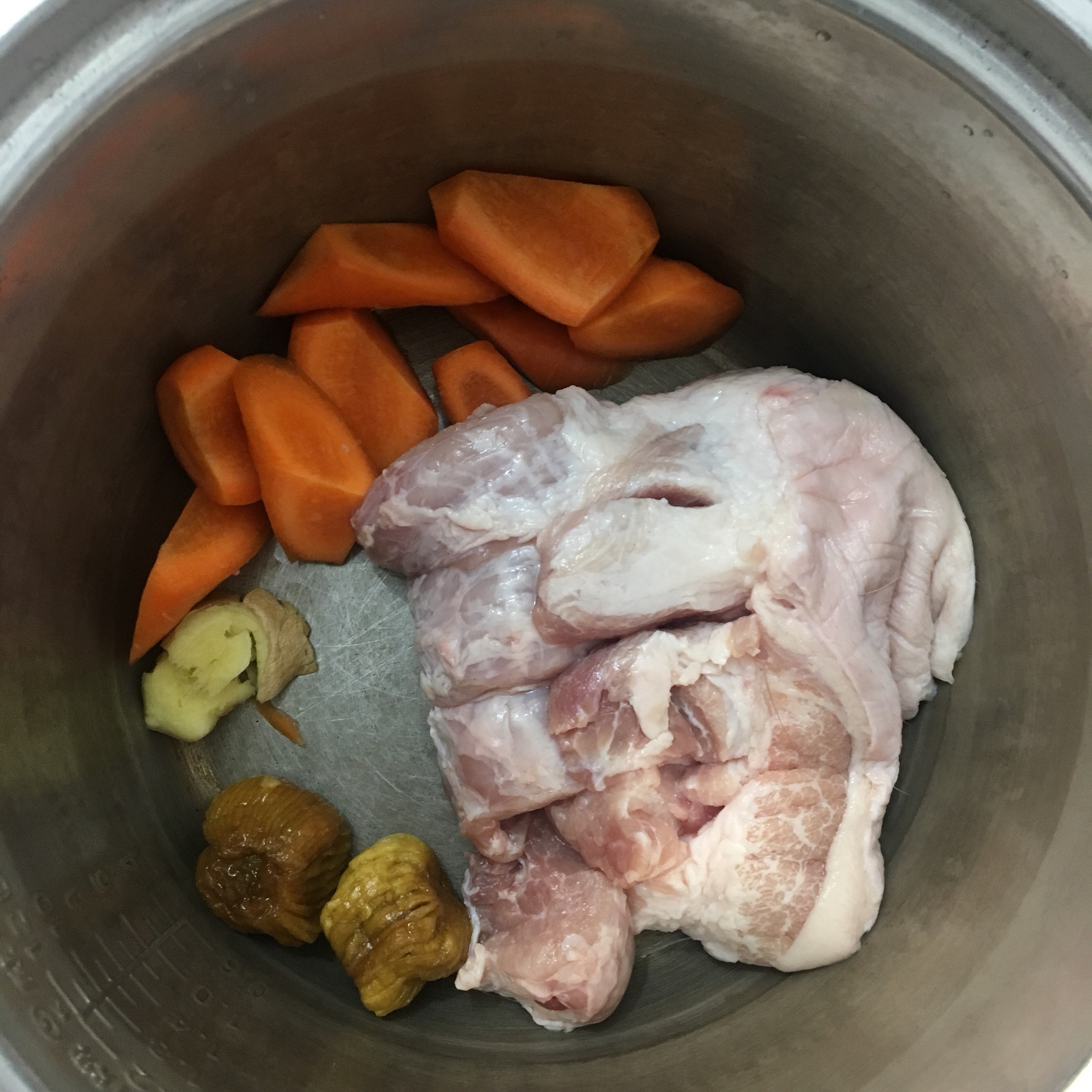 枇杷花菜干煲猪踭肉的做法 步骤3