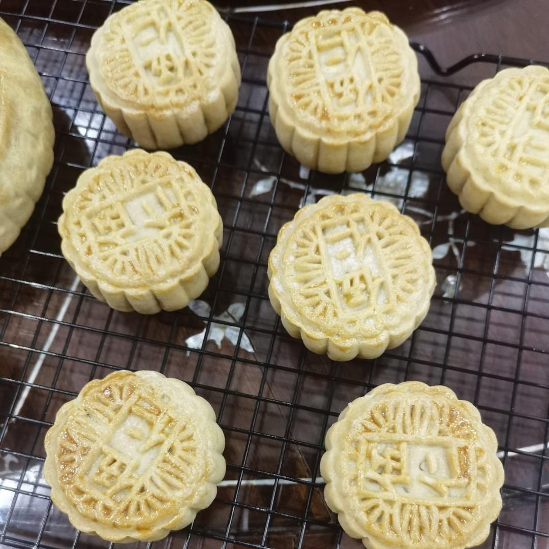 广式月饼—蛋黄莲蓉月饼