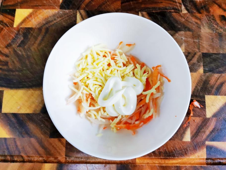 空气炸锅～芝士蟹柳春卷的做法 步骤2