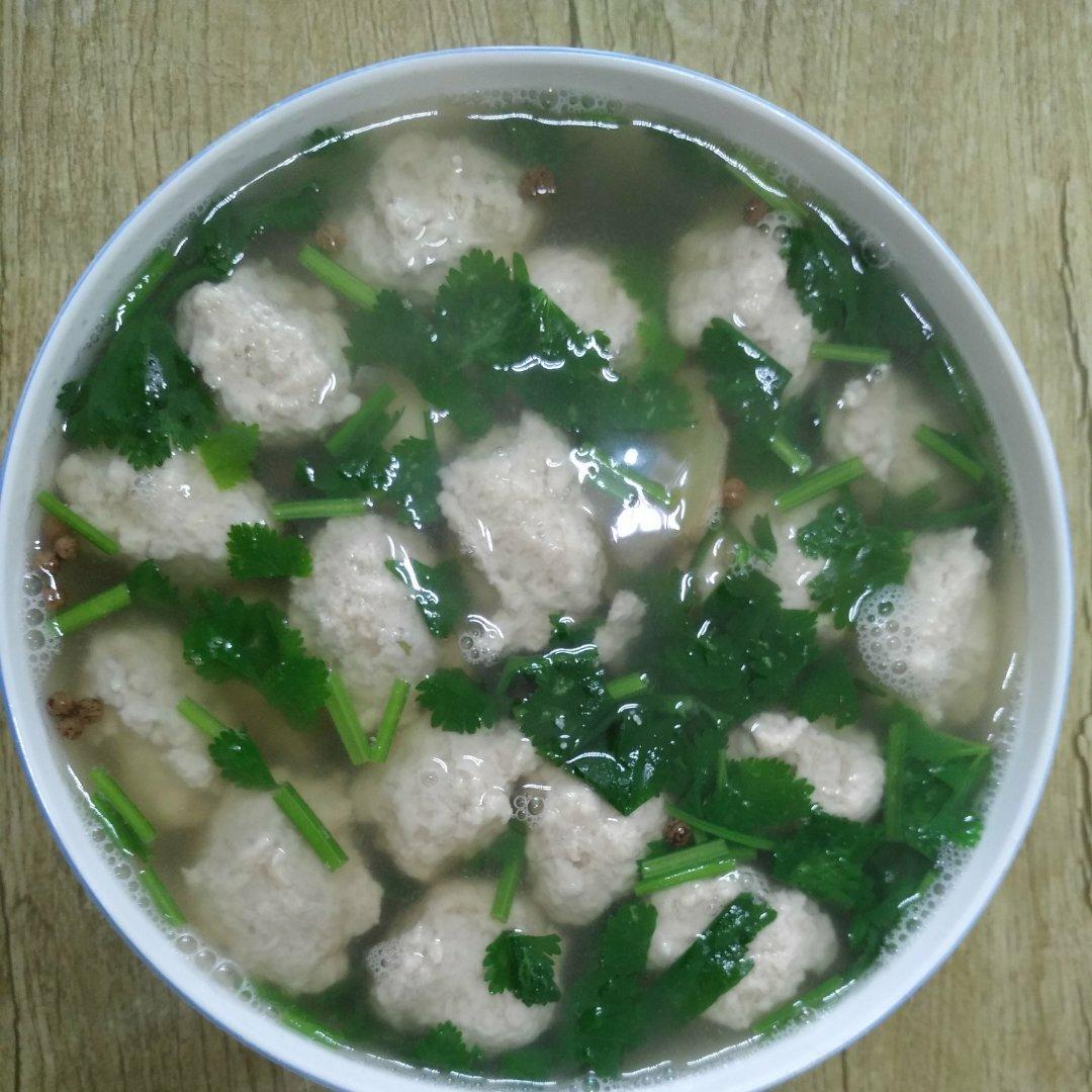 隔壁帅叔叔做的猪肉丸子汤