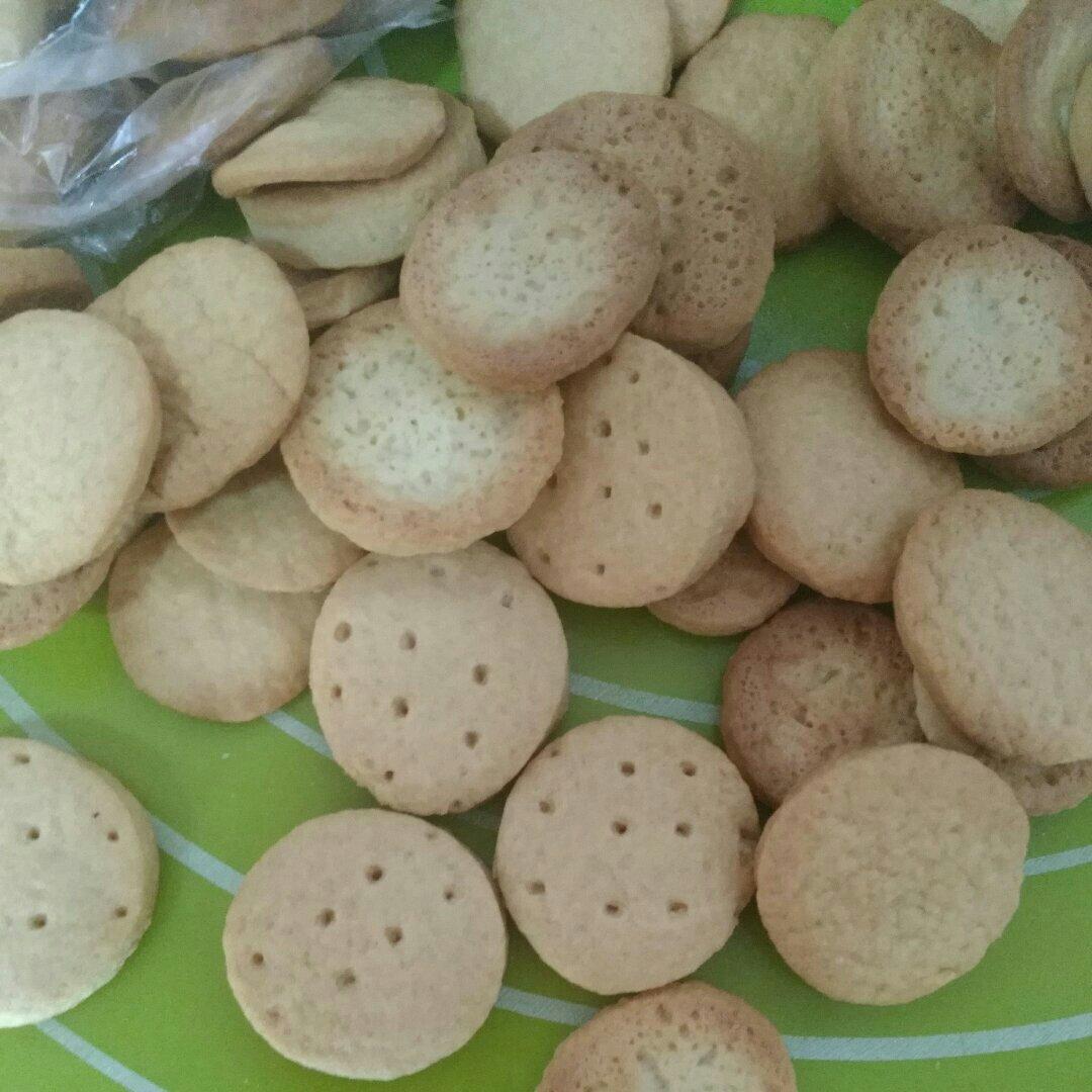 牛奶饼干